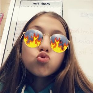 Meet your Posher, Simone